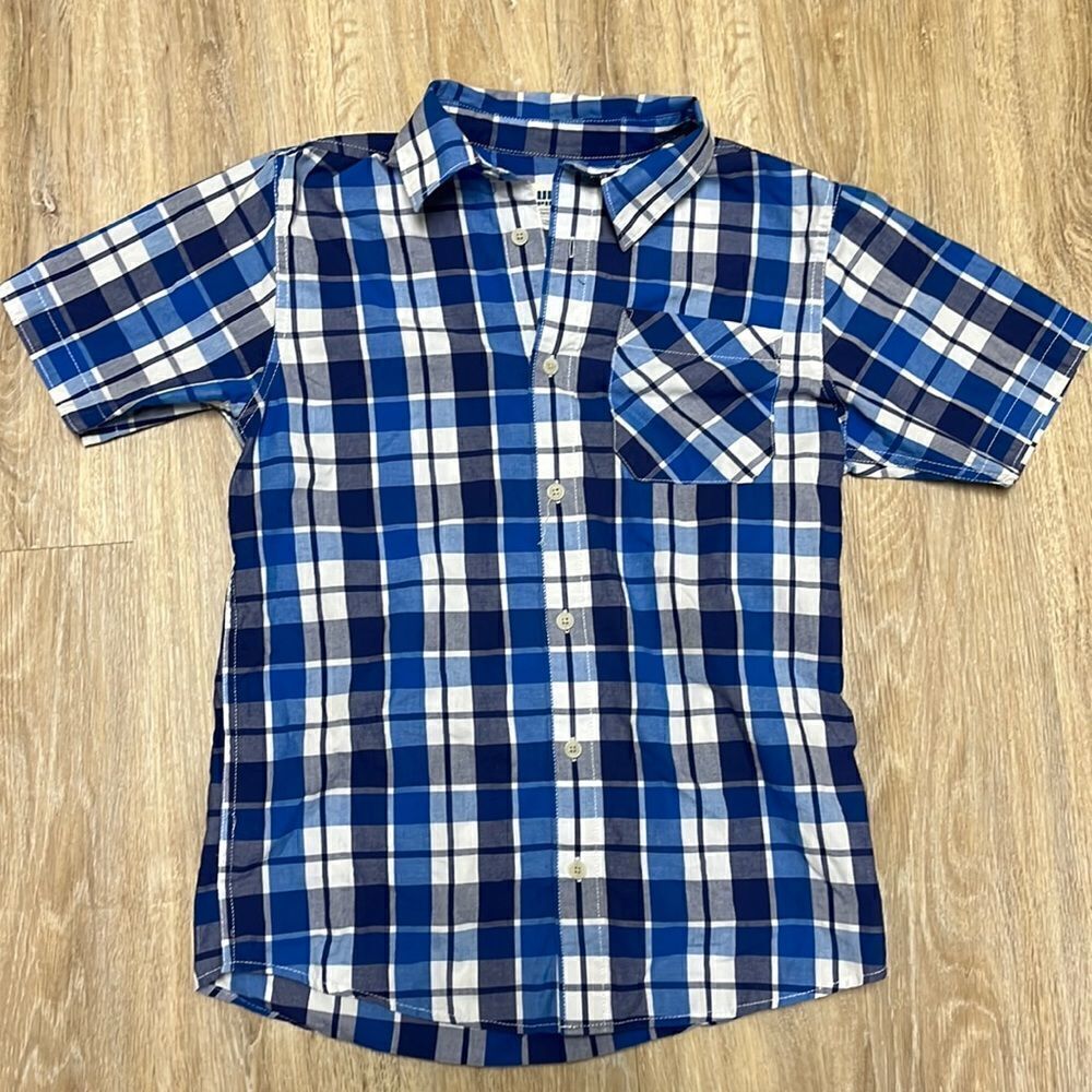 URBAN Pipeline Blue and White Short Sleeved Button Down Collared Shirt.  Size Lg